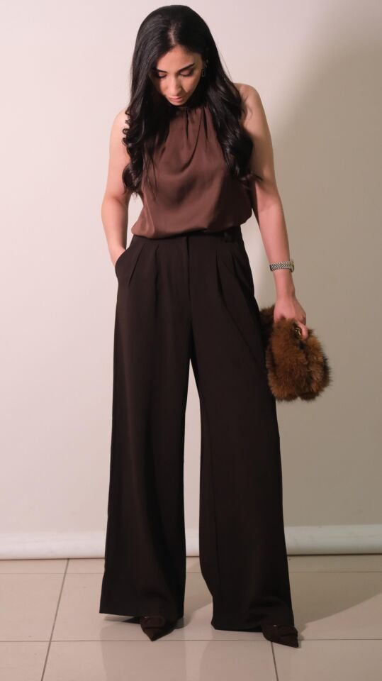 Kahve Boğazlı Kolsuz Saten Bluz