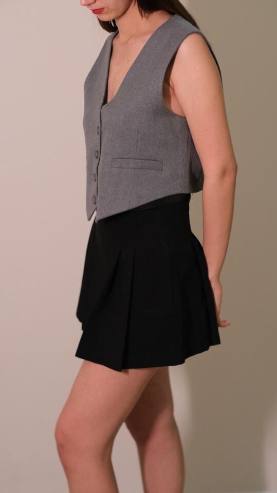 Siyah Kemerli Pileli Mini Etek