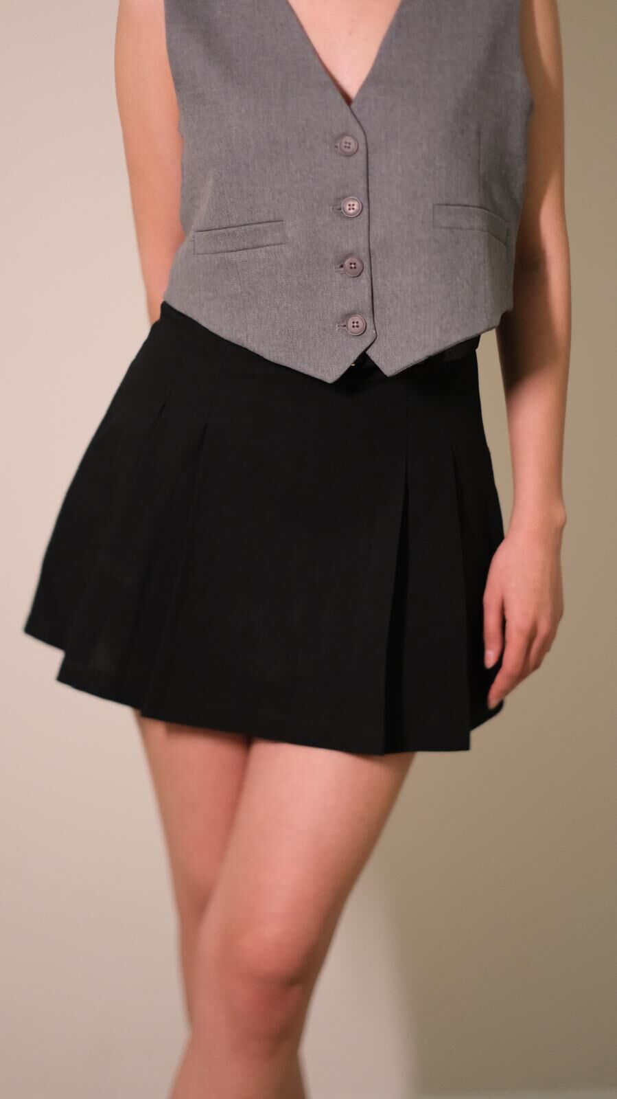 Siyah Kemerli Pileli Mini Etek