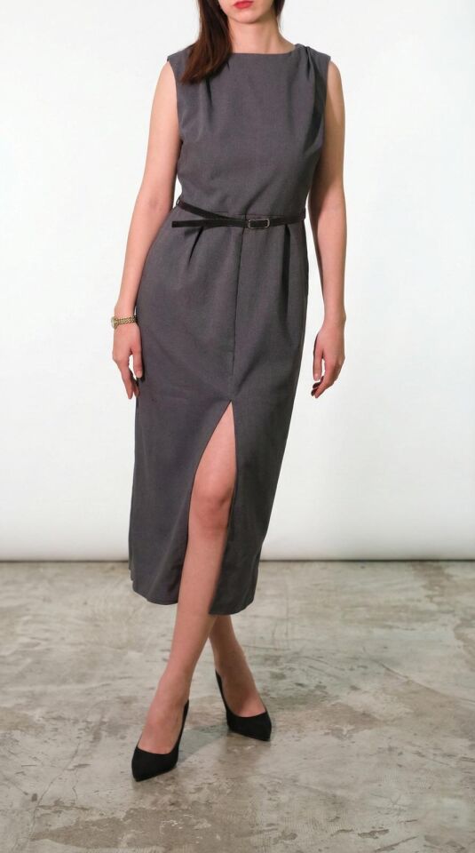 Gri Kemerli Yırtmaçlı Uzun Elbise