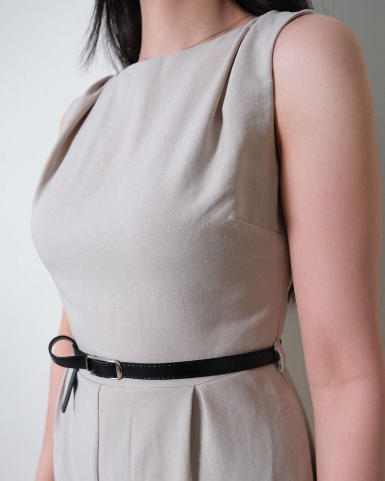 Bej Kemerli Yırtmaçlı Uzun Elbise