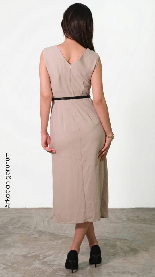 Bej Kemerli Yırtmaçlı Uzun Elbise