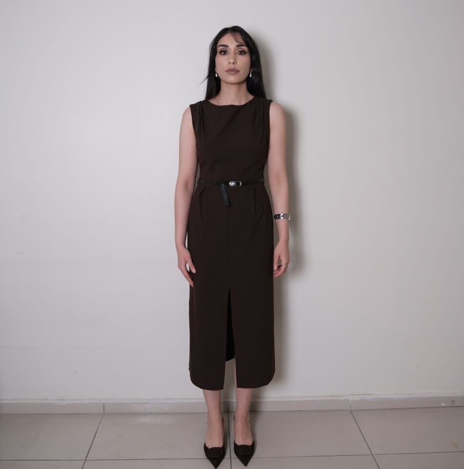 Acı Kahve Kemerli Yırtmaçlı Uzun Elbise