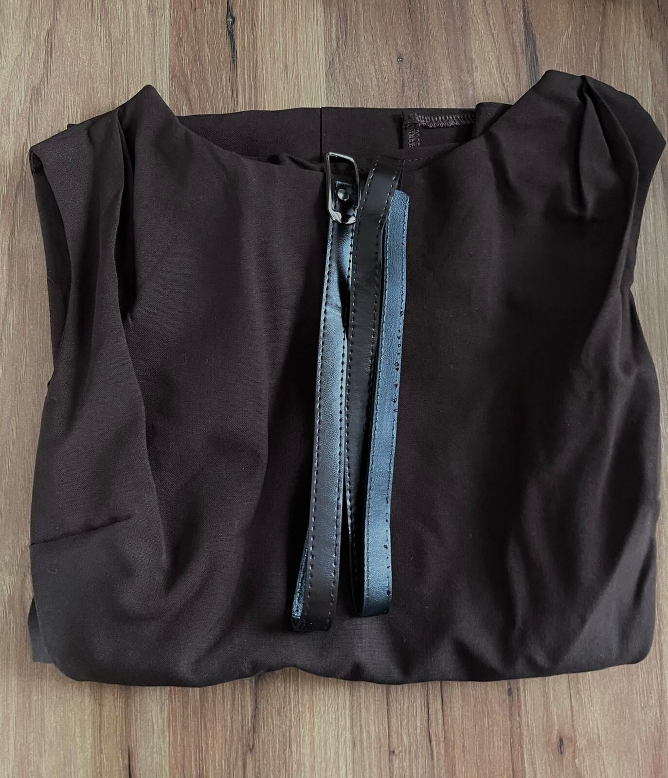 Acı Kahve Kemerli Yırtmaçlı Uzun Elbise