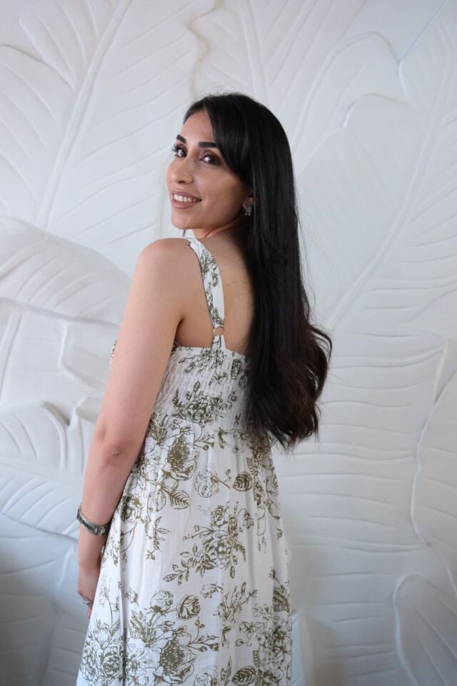 Çicek desenli askılı yeşil uzun elbise